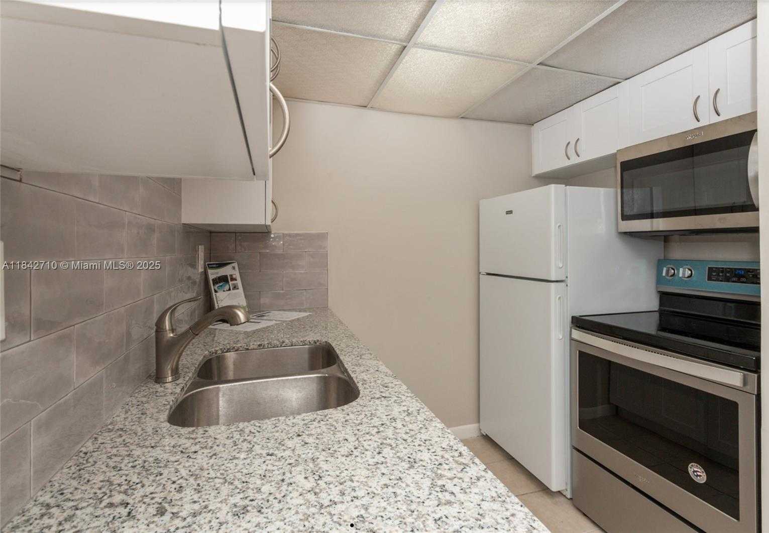 Small Image of 2145 PIERCE ST #218, Hollywood Number 5