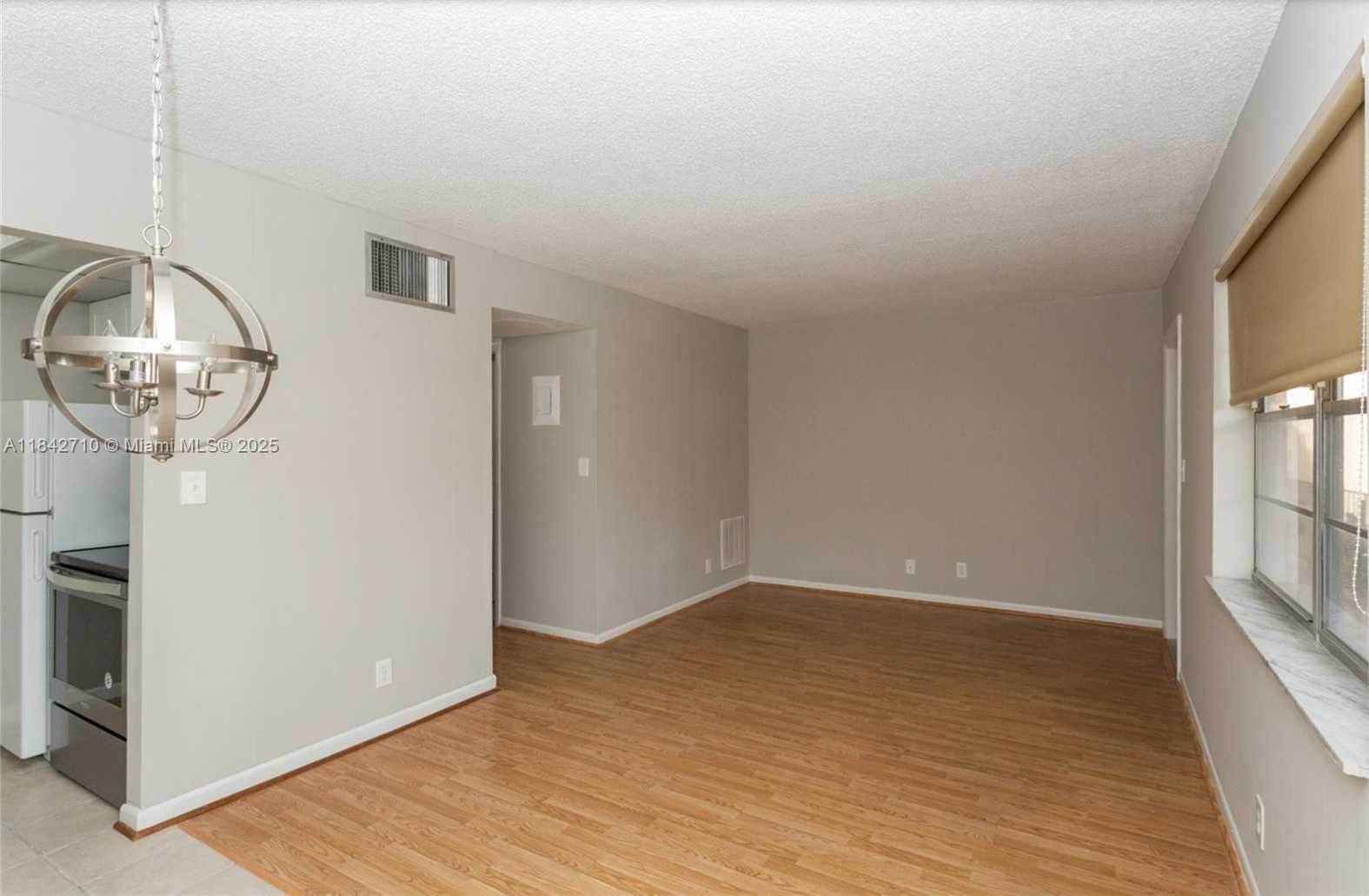 Small Image of 2145 PIERCE ST #218, Hollywood Number 9