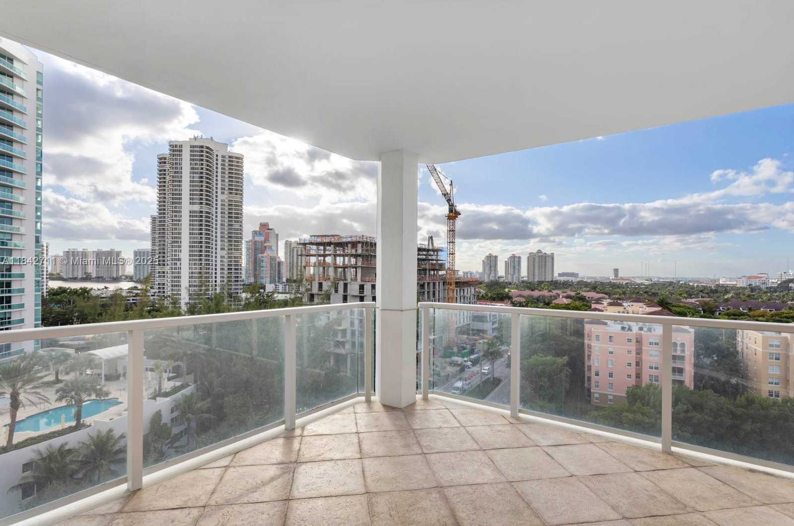 Small Image of 19500 TURNBERRY WAY #9D, Aventura Number 12