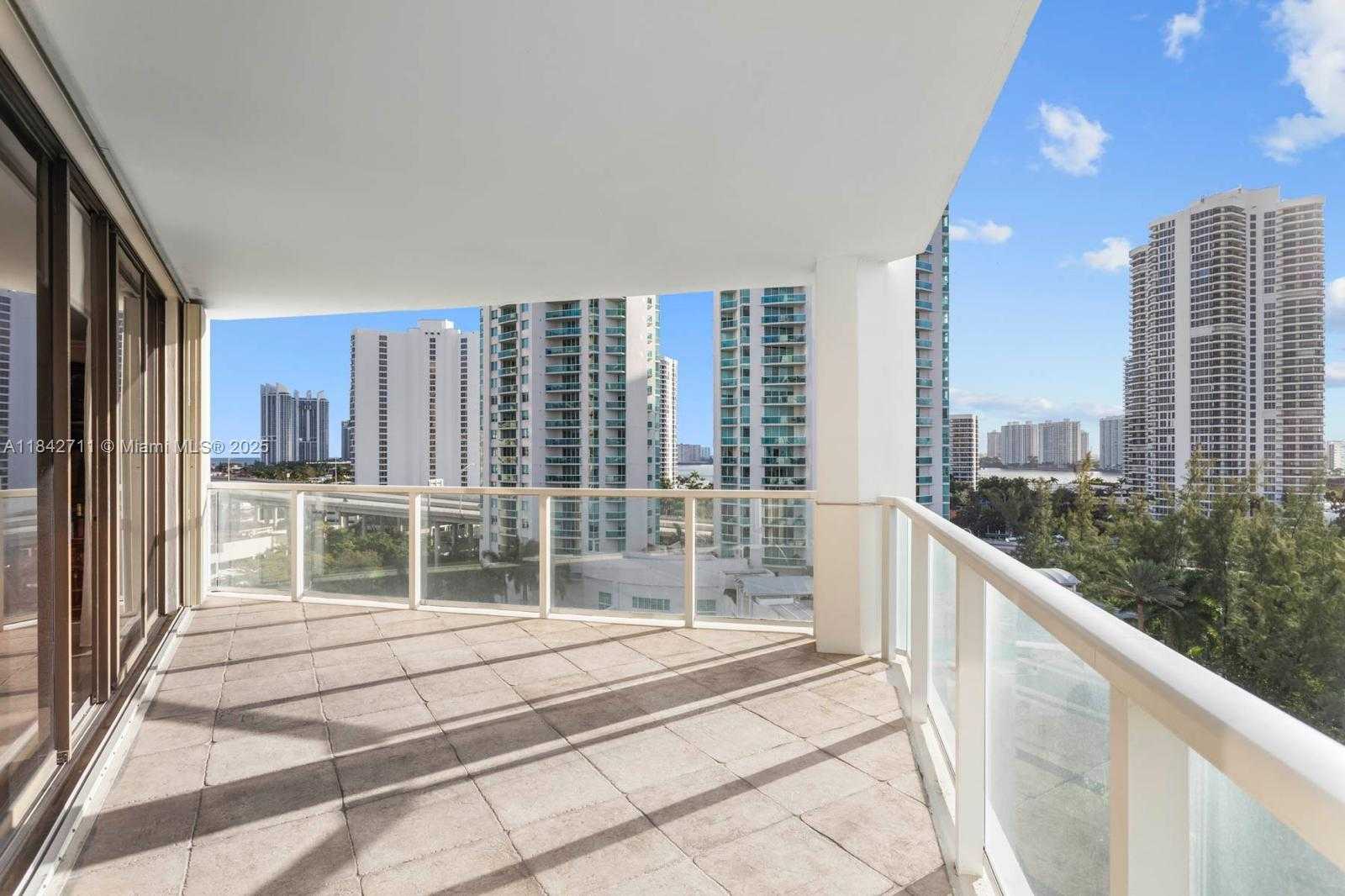 Small Image of 19500 TURNBERRY WAY #9D, Aventura Number 8