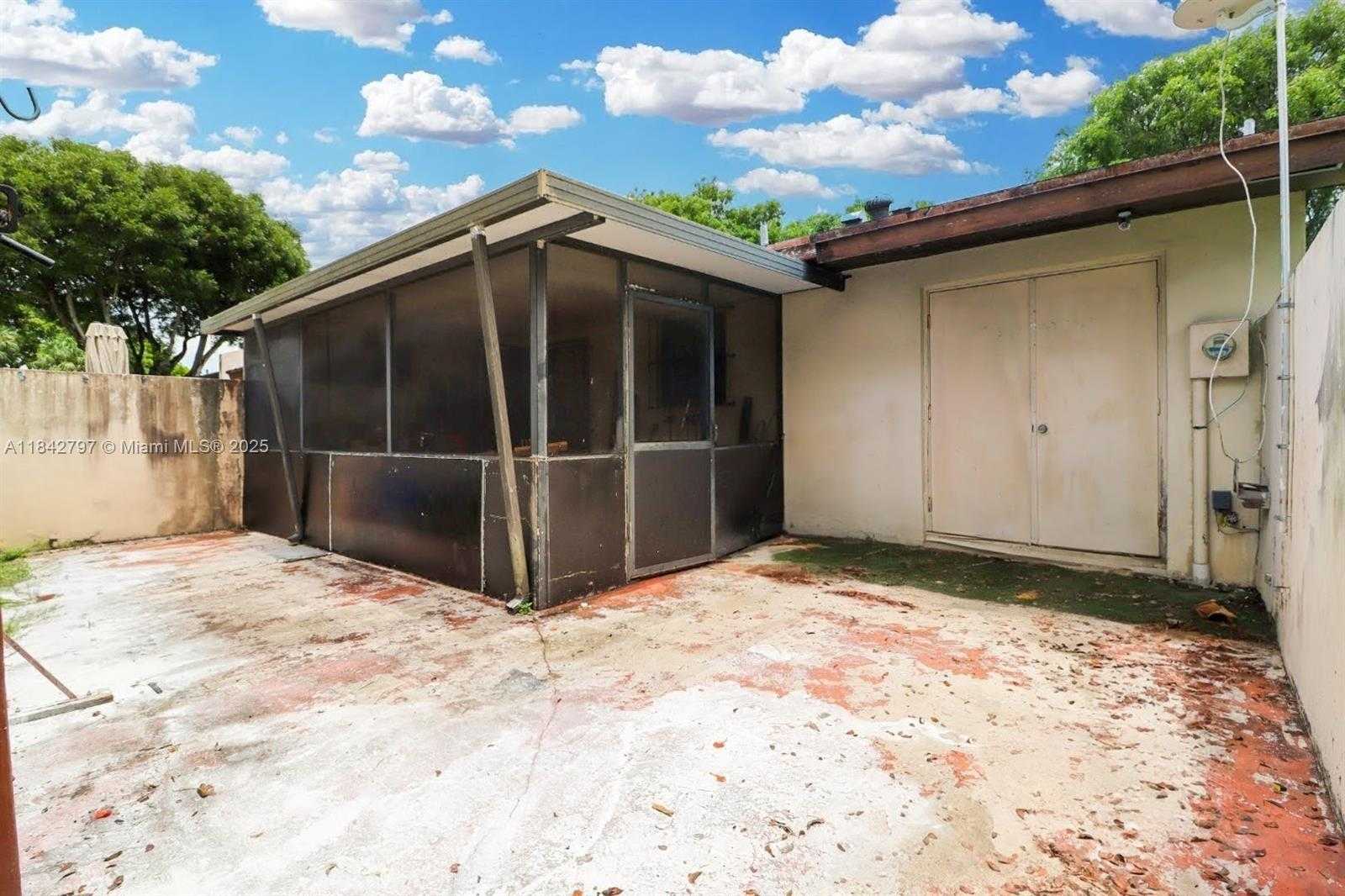Small Image of 13805 SOUTH WEST 52ND ST, Miami Number 11