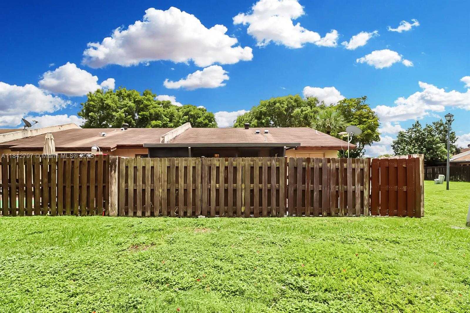 Small Image of 13805 SOUTH WEST 52ND ST, Miami Number 12