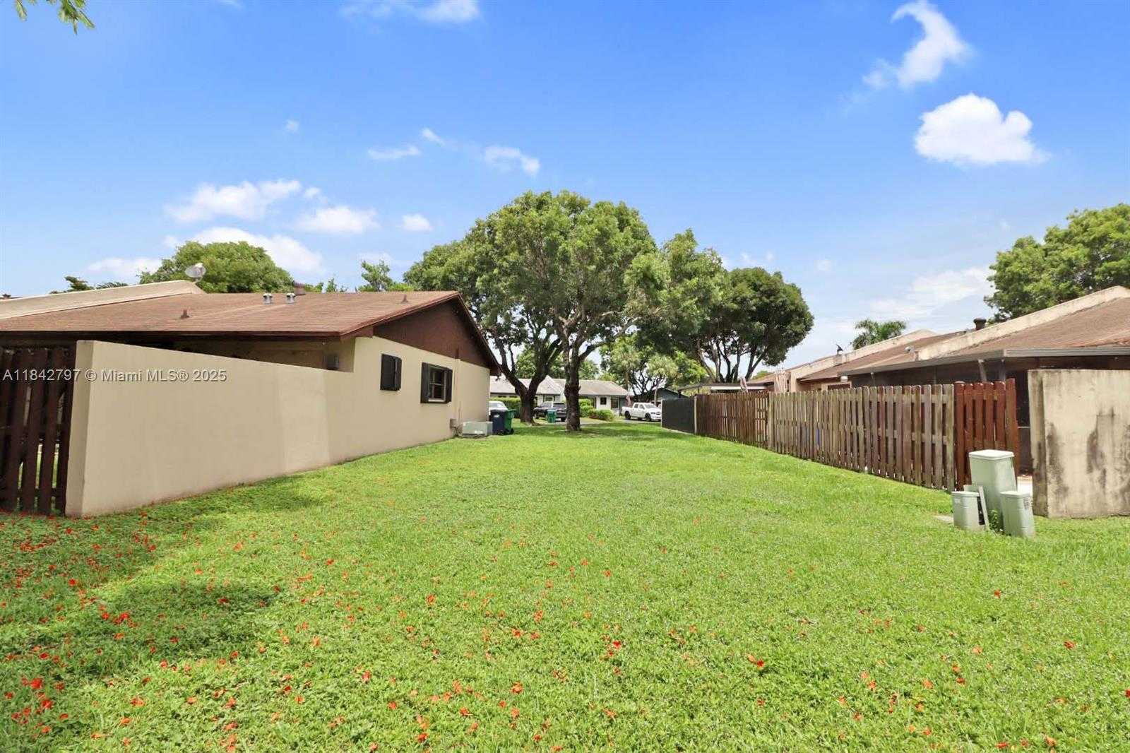 Small Image of 13805 SOUTH WEST 52ND ST, Miami Number 13