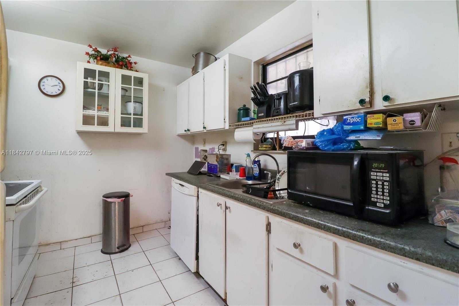Small Image of 13805 SOUTH WEST 52ND ST, Miami Number 4