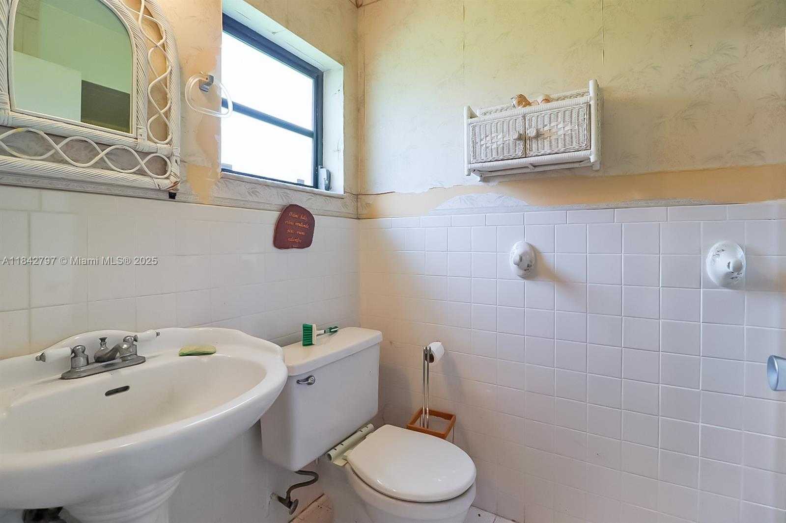 Small Image of 13805 SOUTH WEST 52ND ST, Miami Number 9