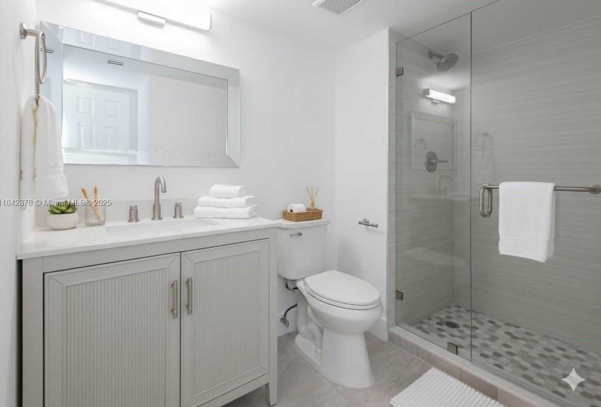 Small Image of 16461 BLATT BLVD #104, Weston Number 17