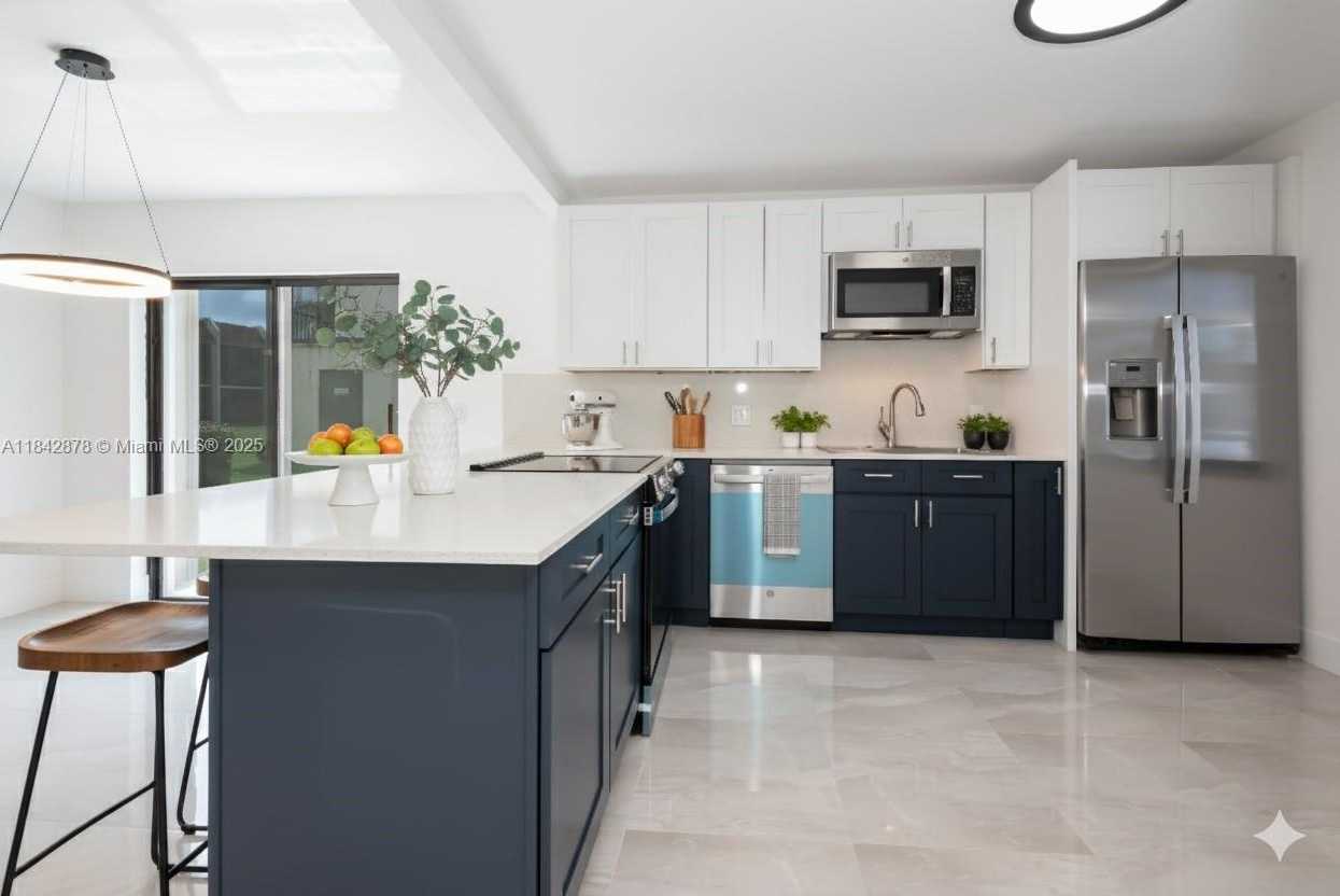 Small Image of 16461 BLATT BLVD #104, Weston Number 2