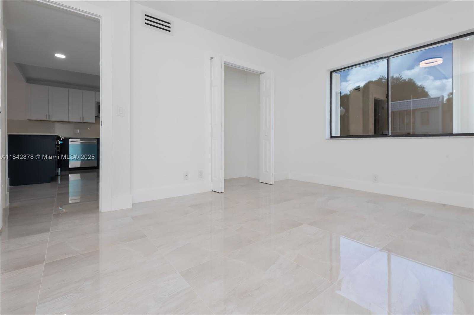 Small Image of 16461 BLATT BLVD #104, Weston Number 22