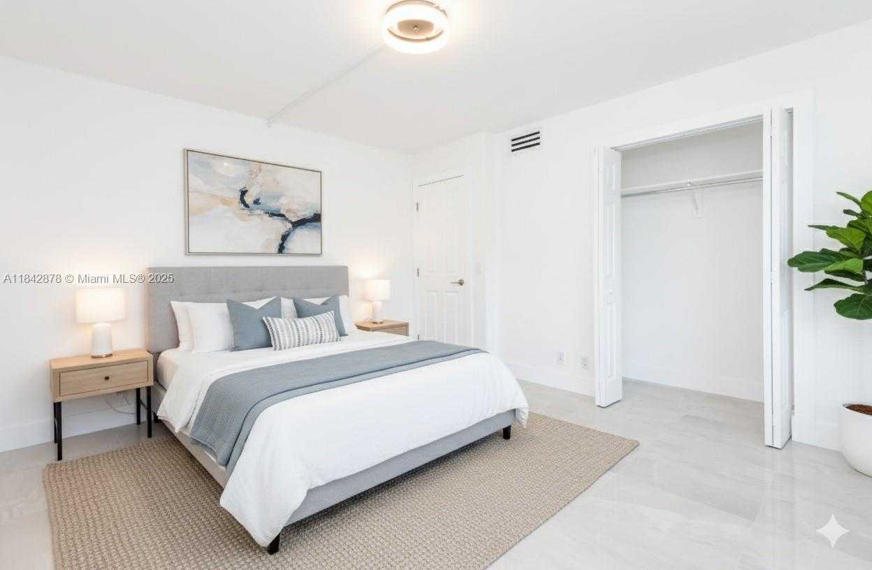 Small Image of 16461 BLATT BLVD #104, Weston Number 24