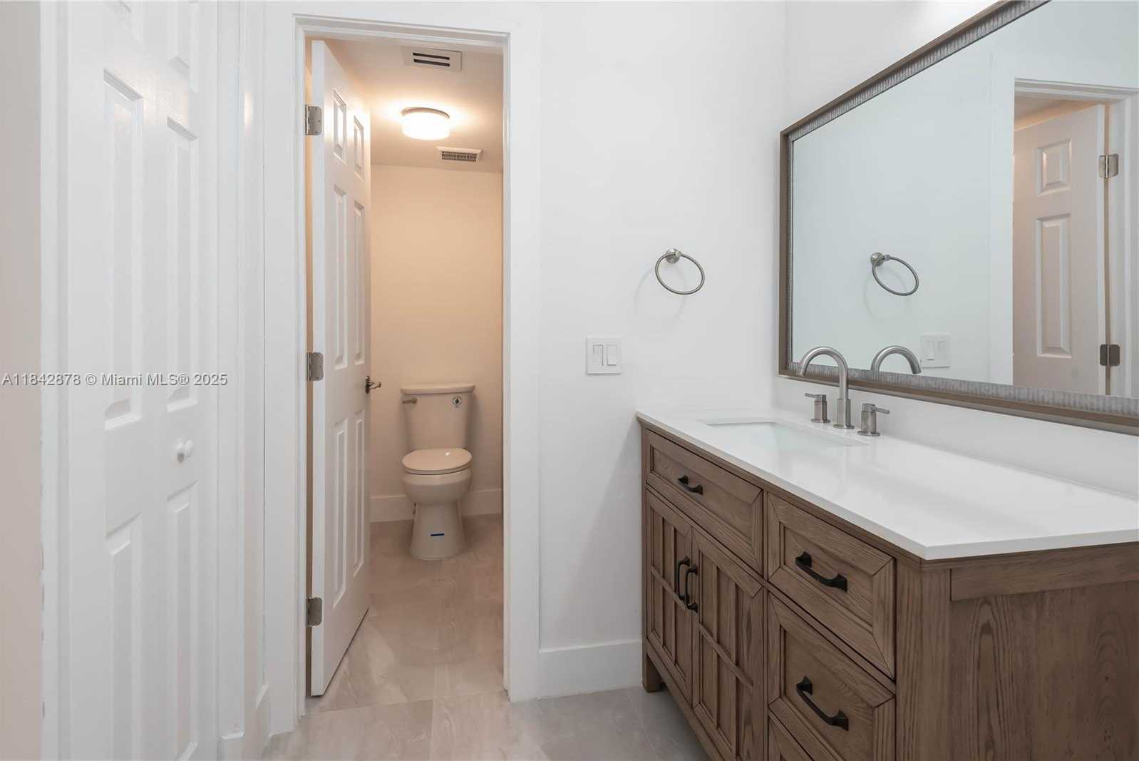 Small Image of 16461 BLATT BLVD #104, Weston Number 29