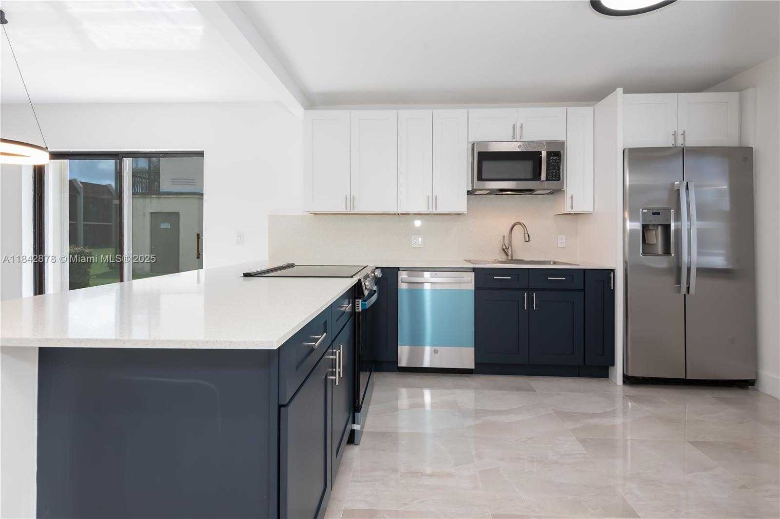 Small Image of 16461 BLATT BLVD #104, Weston Number 3