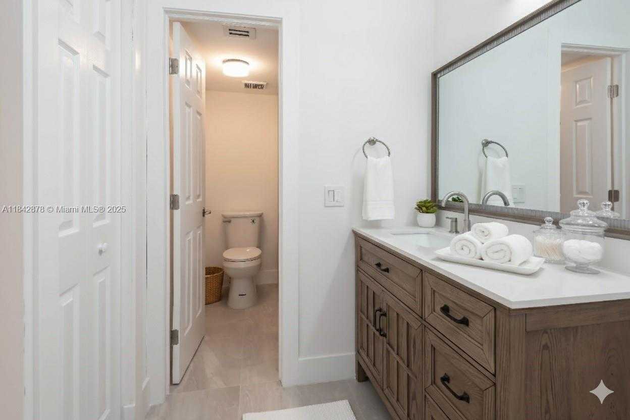 Small Image of 16461 BLATT BLVD #104, Weston Number 30