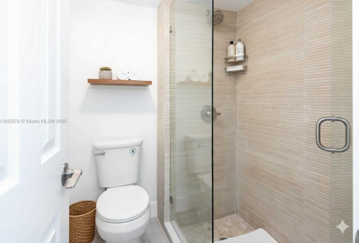 Small Image of 16461 BLATT BLVD #104, Weston Number 32