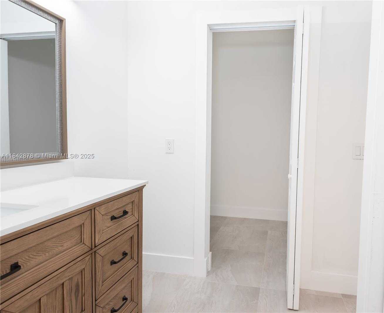 Small Image of 16461 BLATT BLVD #104, Weston Number 33
