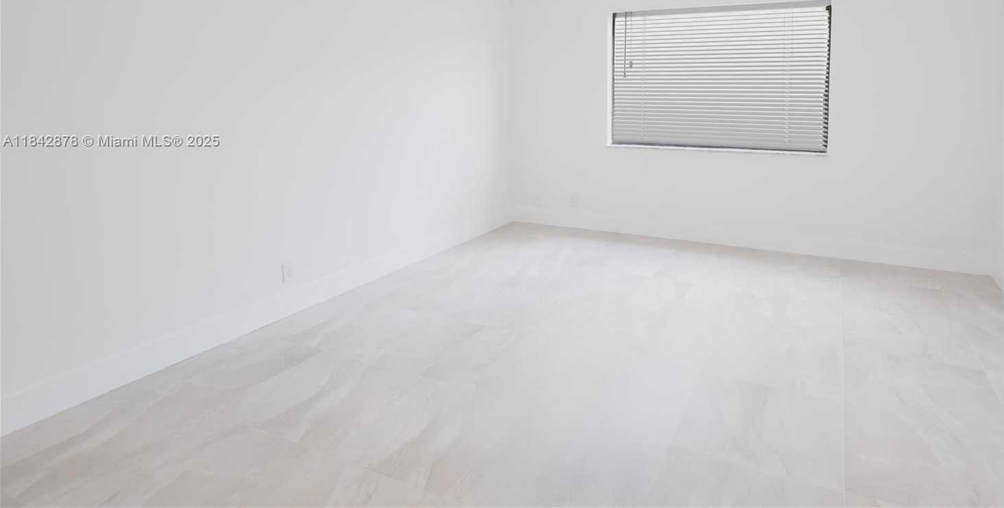 Small Image of 16461 BLATT BLVD #104, Weston Number 35