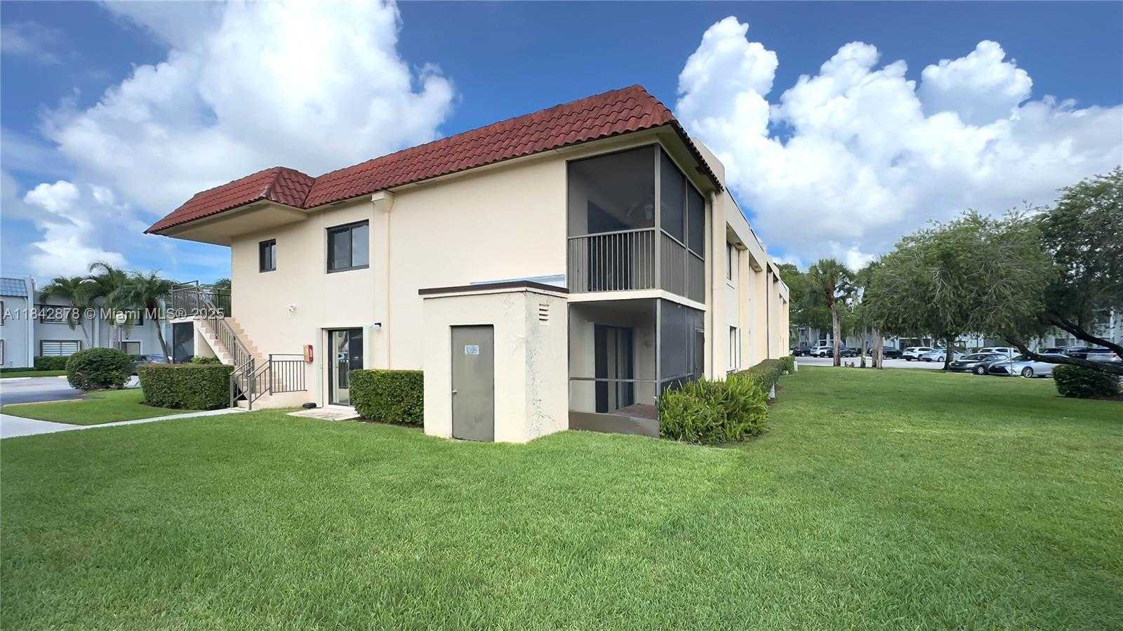 Small Image of 16461 BLATT BLVD #104, Weston Number 44
