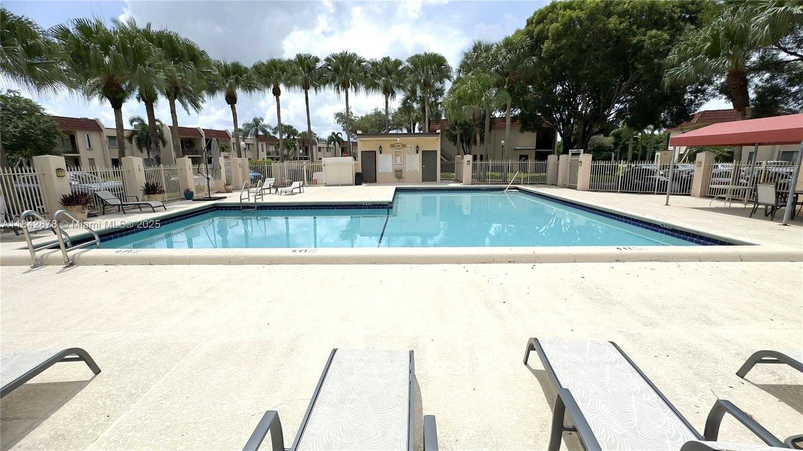 Small Image of 16461 BLATT BLVD #104, Weston Number 47