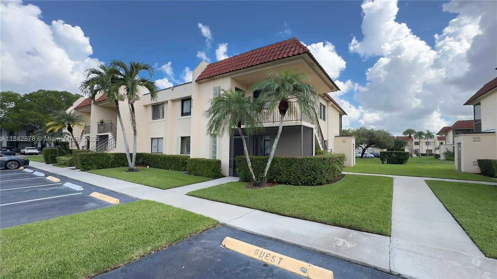 Small Image of 16461 BLATT BLVD #104, Weston Number 5