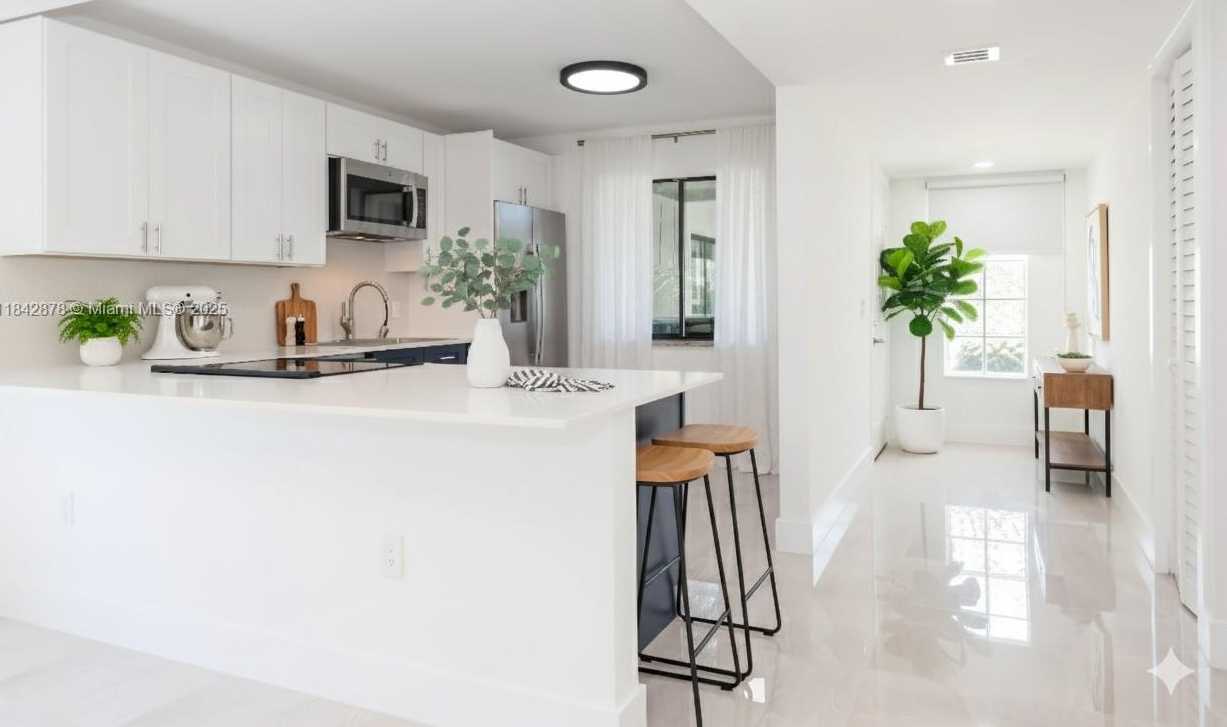Small Image of 16461 BLATT BLVD #104, Weston Number 7