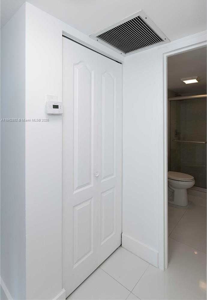 Small Image of 100 BAYVIEW DR #508, Sunny Isles Beach Number 11