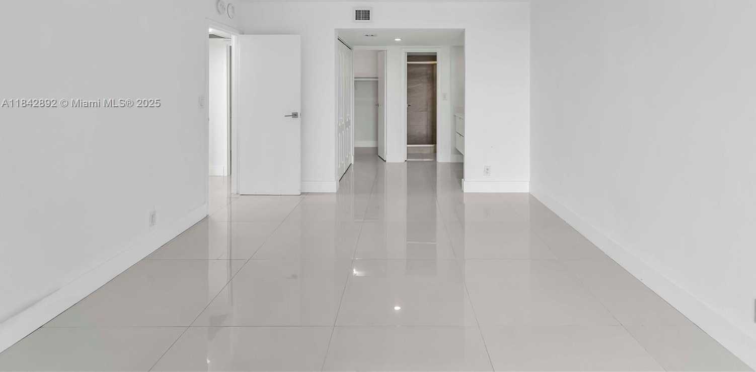Small Image of 100 BAYVIEW DR #508, Sunny Isles Beach Number 13