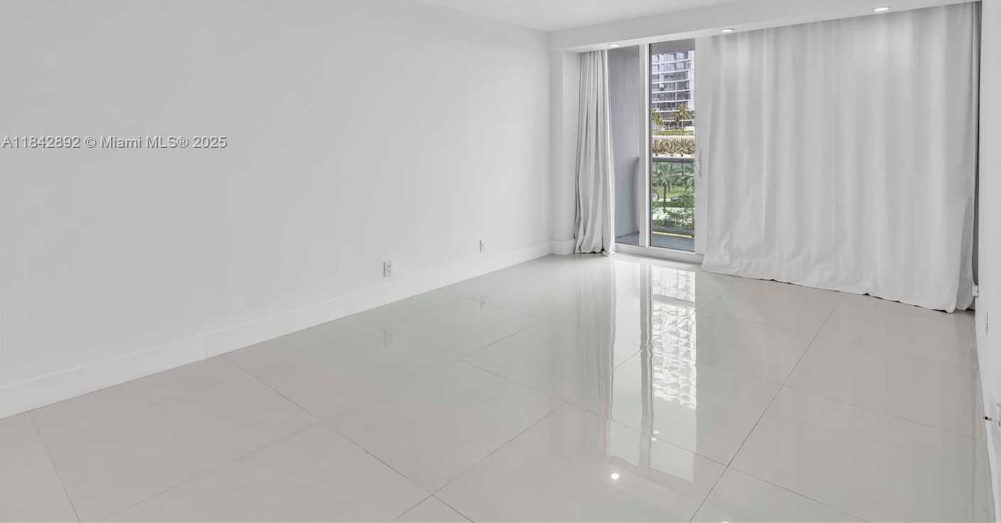 Small Image of 100 BAYVIEW DR #508, Sunny Isles Beach Number 14