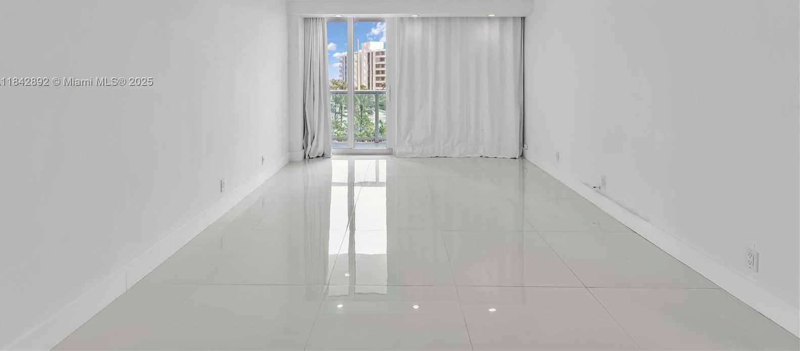 Small Image of 100 BAYVIEW DR #508, Sunny Isles Beach Number 15