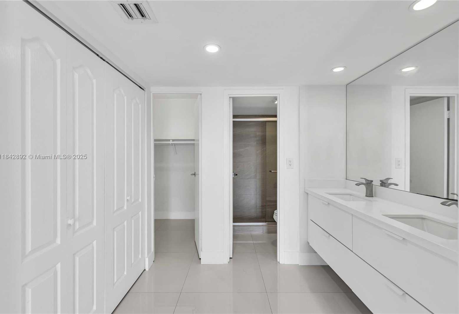 Small Image of 100 BAYVIEW DR #508, Sunny Isles Beach Number 17