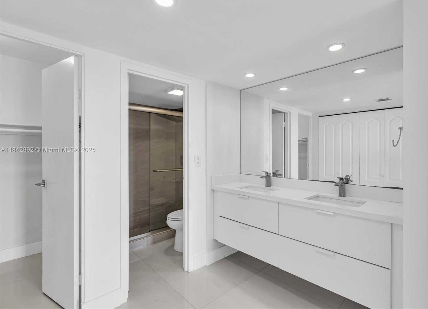 Small Image of 100 BAYVIEW DR #508, Sunny Isles Beach Number 18