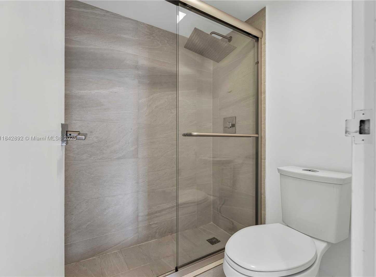 Small Image of 100 BAYVIEW DR #508, Sunny Isles Beach Number 19