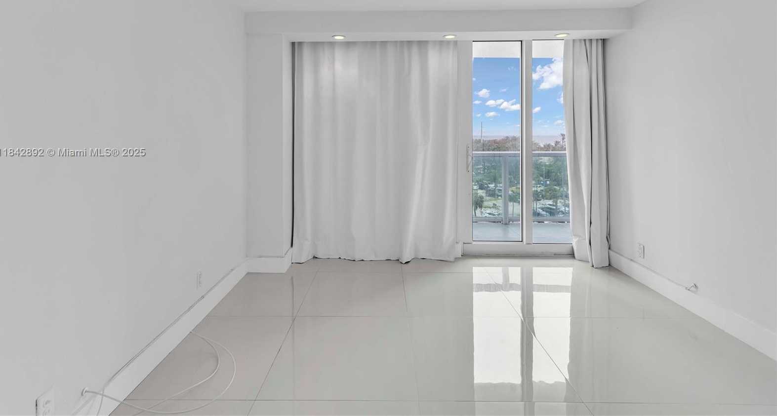Small Image of 100 BAYVIEW DR #508, Sunny Isles Beach Number 20