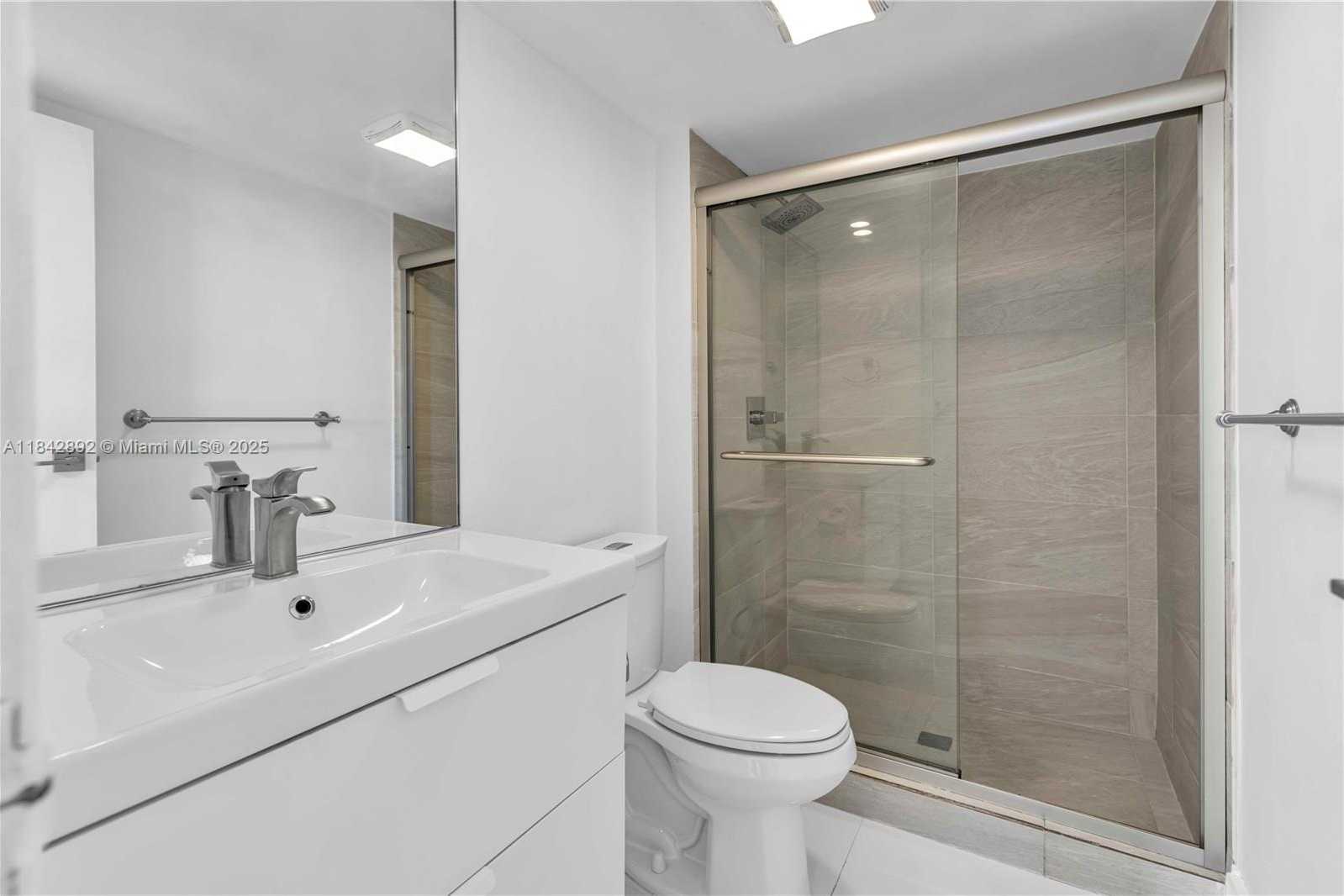Small Image of 100 BAYVIEW DR #508, Sunny Isles Beach Number 21