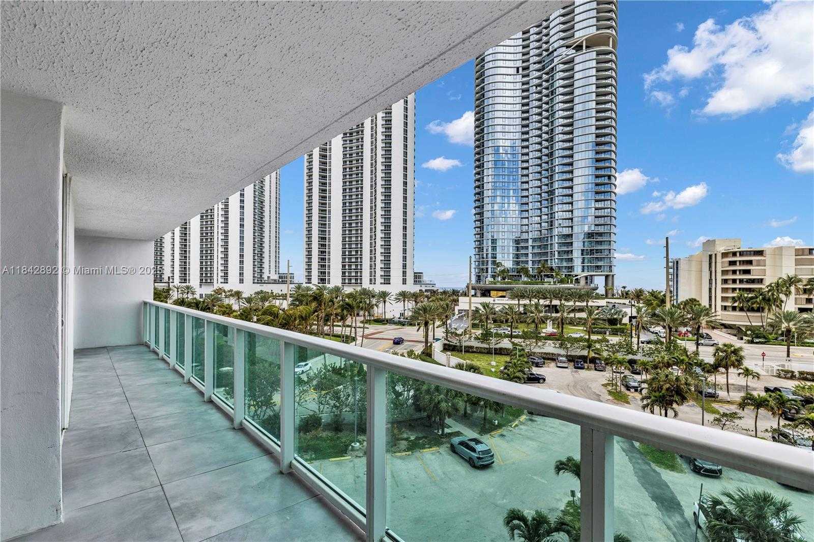 Small Image of 100 BAYVIEW DR #508, Sunny Isles Beach Number 22