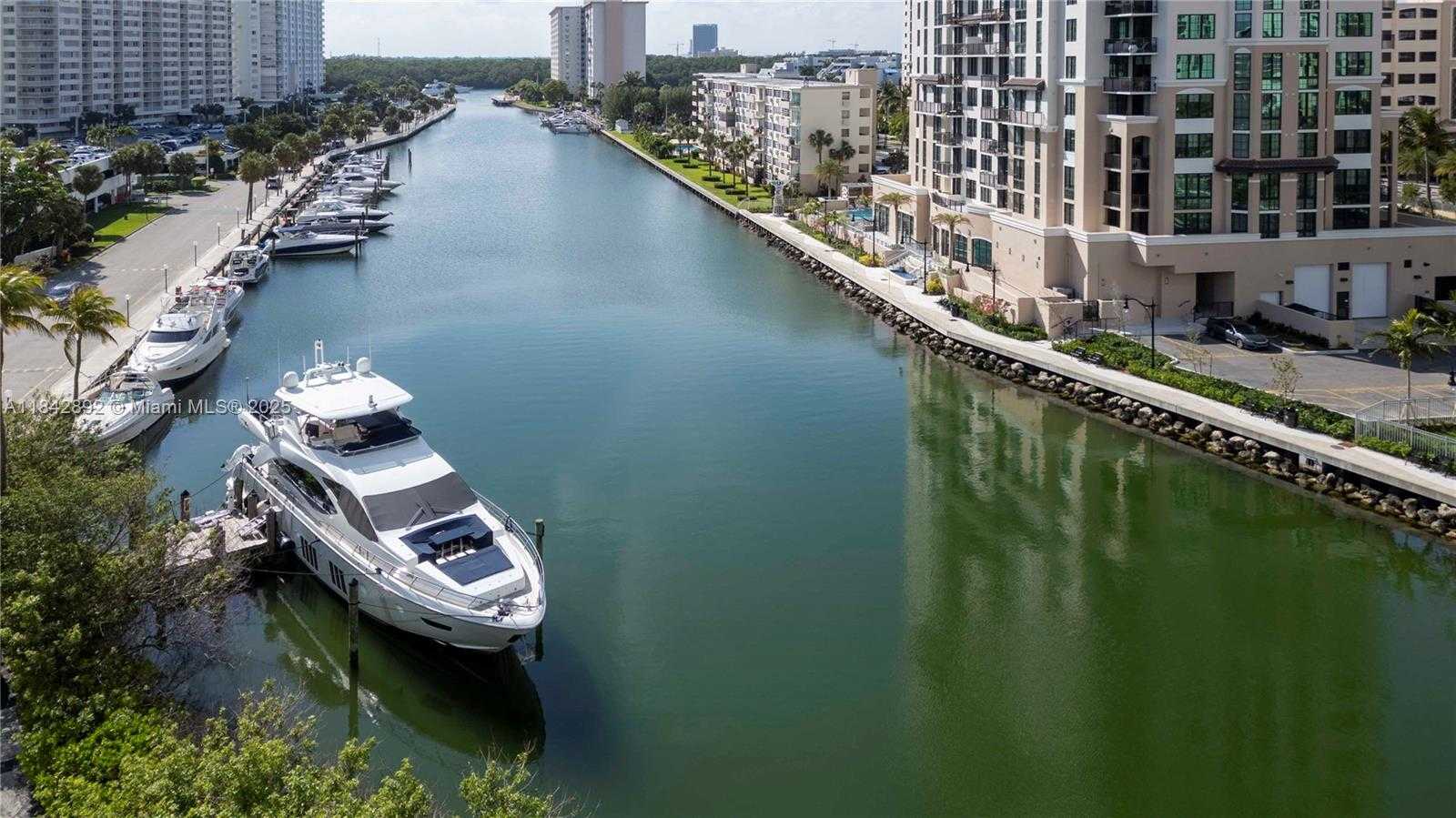 Small Image of 100 BAYVIEW DR #508, Sunny Isles Beach Number 23