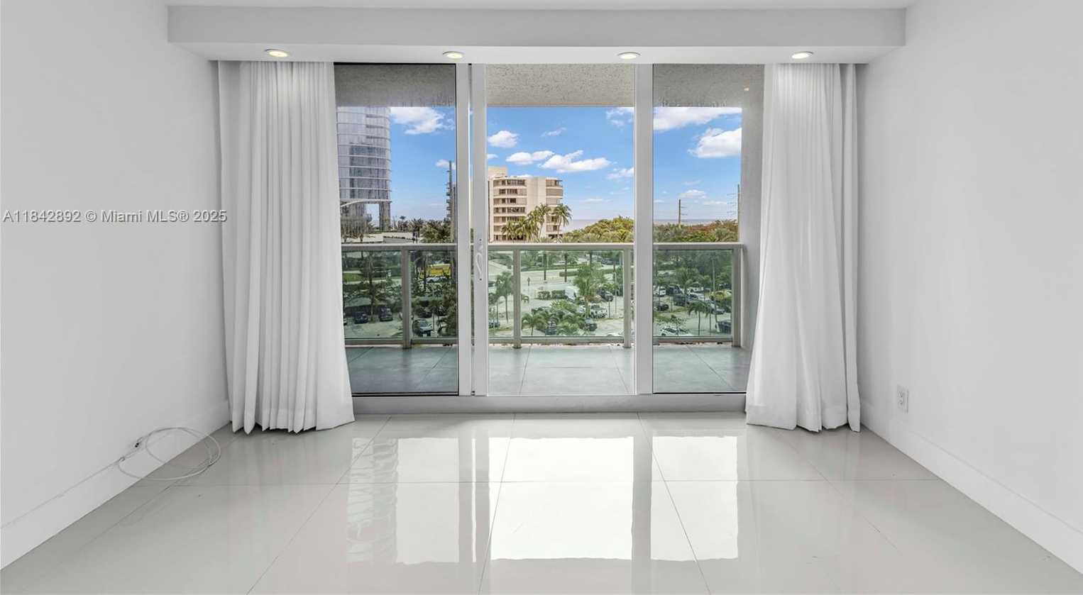 Small Image of 100 BAYVIEW DR #508, Sunny Isles Beach Number 4