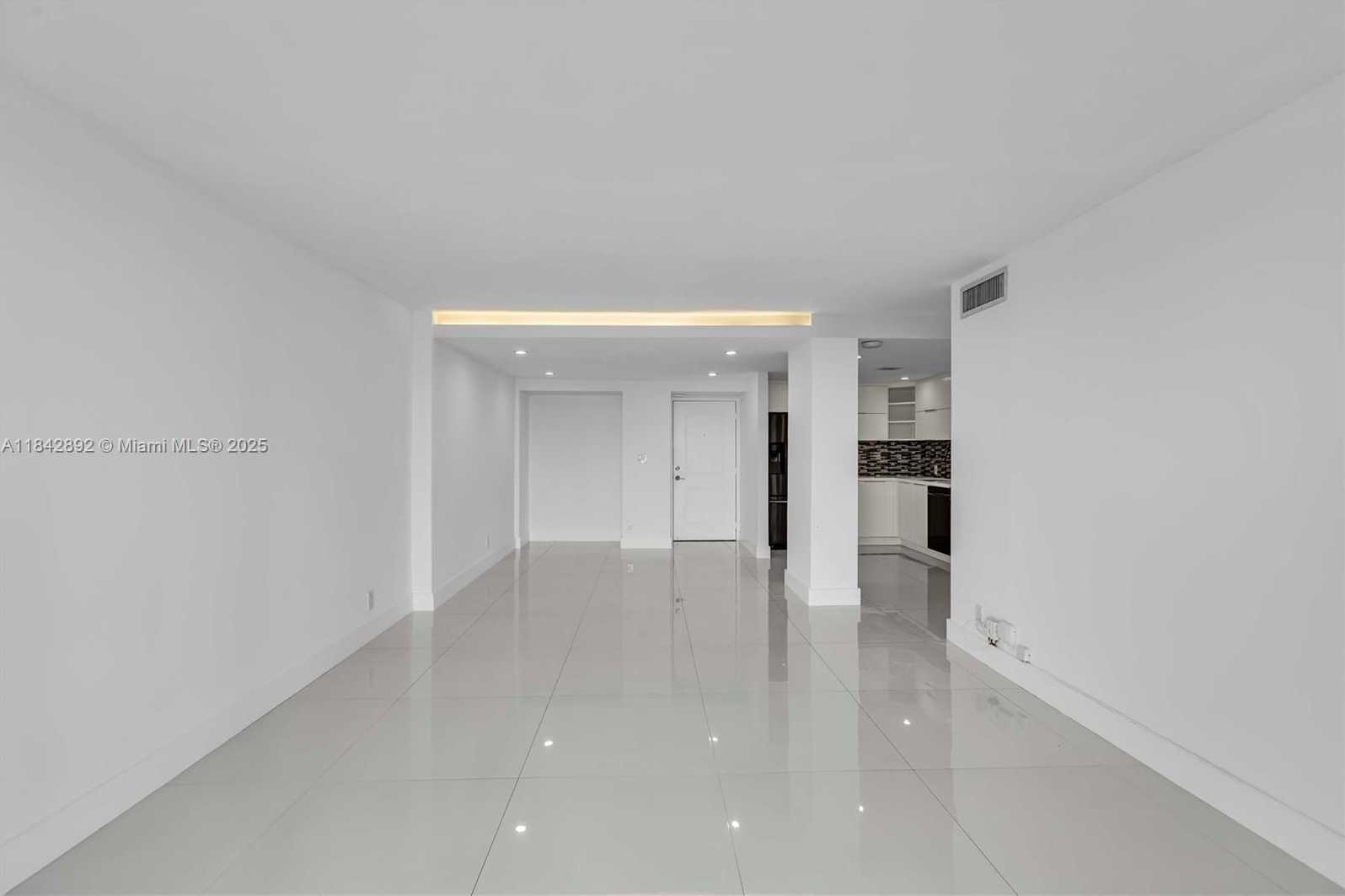 Small Image of 100 BAYVIEW DR #508, Sunny Isles Beach Number 7
