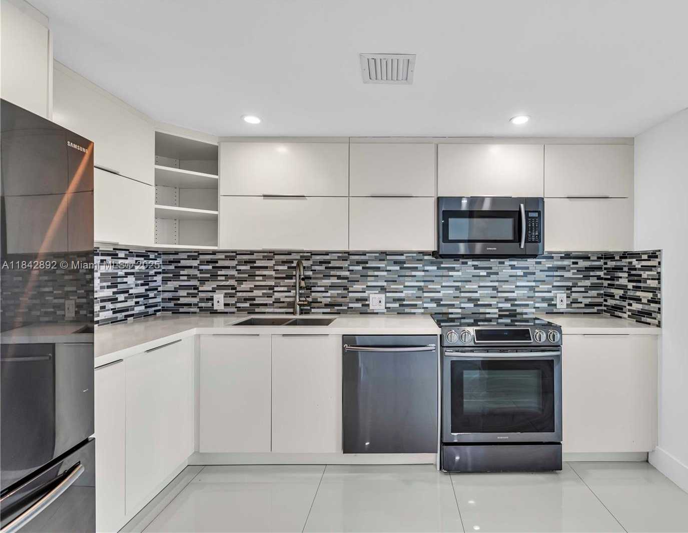Small Image of 100 BAYVIEW DR #508, Sunny Isles Beach Number 8