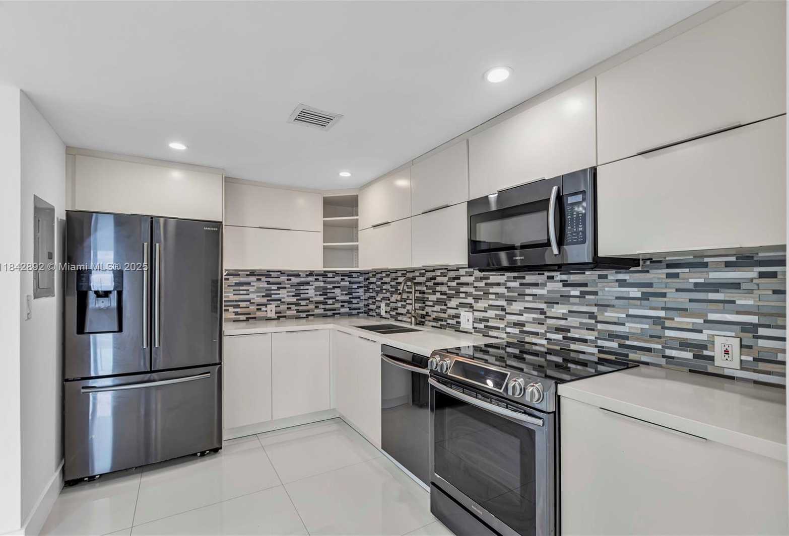 Small Image of 100 BAYVIEW DR #508, Sunny Isles Beach Number 9