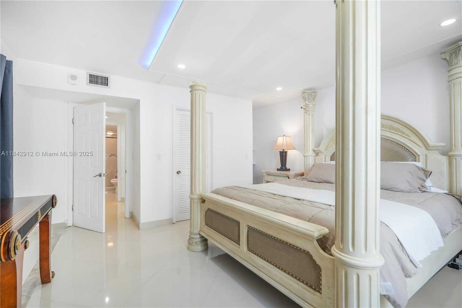 Small Image of 1912 SOUTH OCEAN DR #3D, Hallandale Beach Number 23