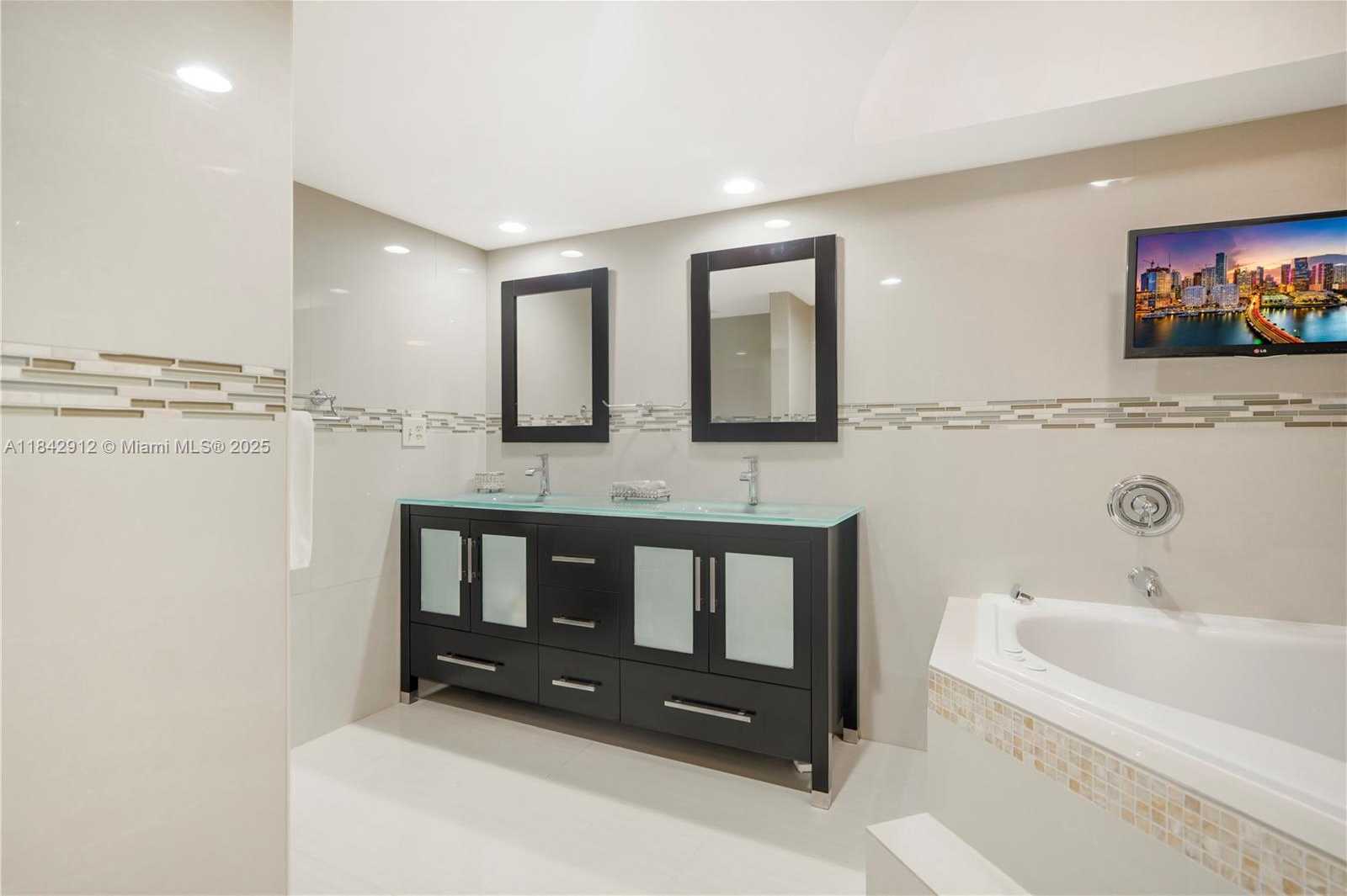 Small Image of 1912 SOUTH OCEAN DR #3D, Hallandale Beach Number 24