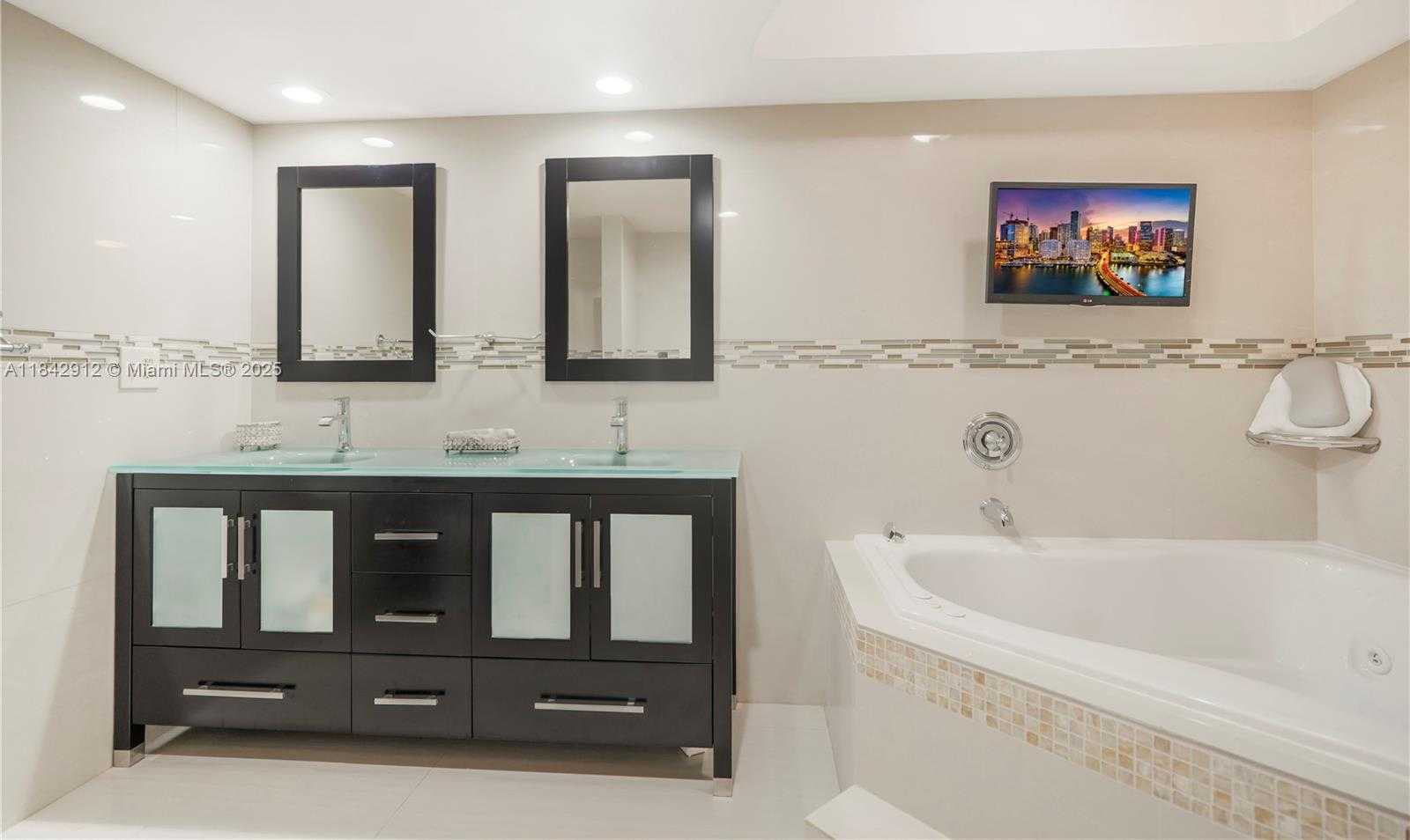Small Image of 1912 SOUTH OCEAN DR #3D, Hallandale Beach Number 25