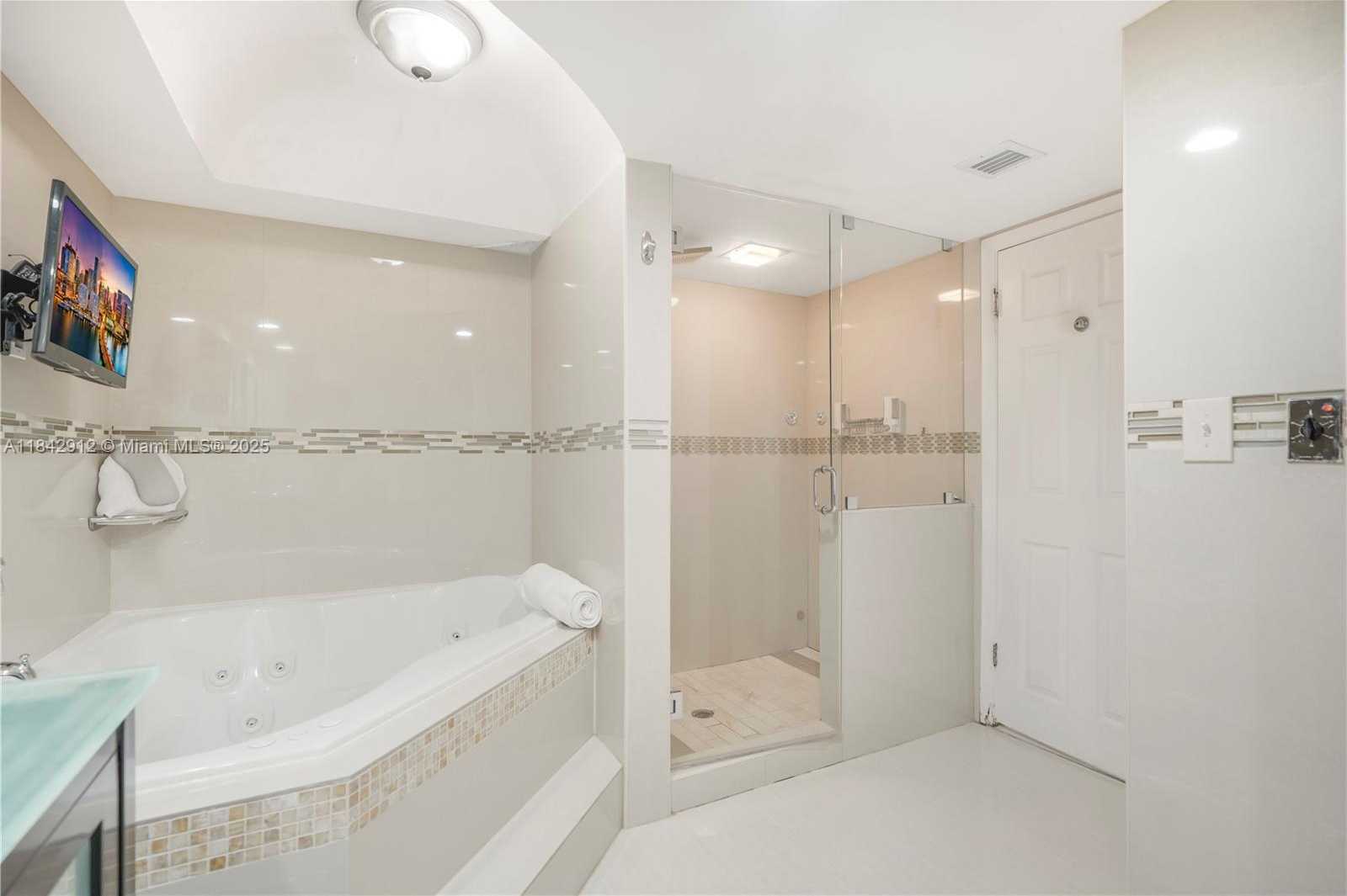 Small Image of 1912 SOUTH OCEAN DR #3D, Hallandale Beach Number 26