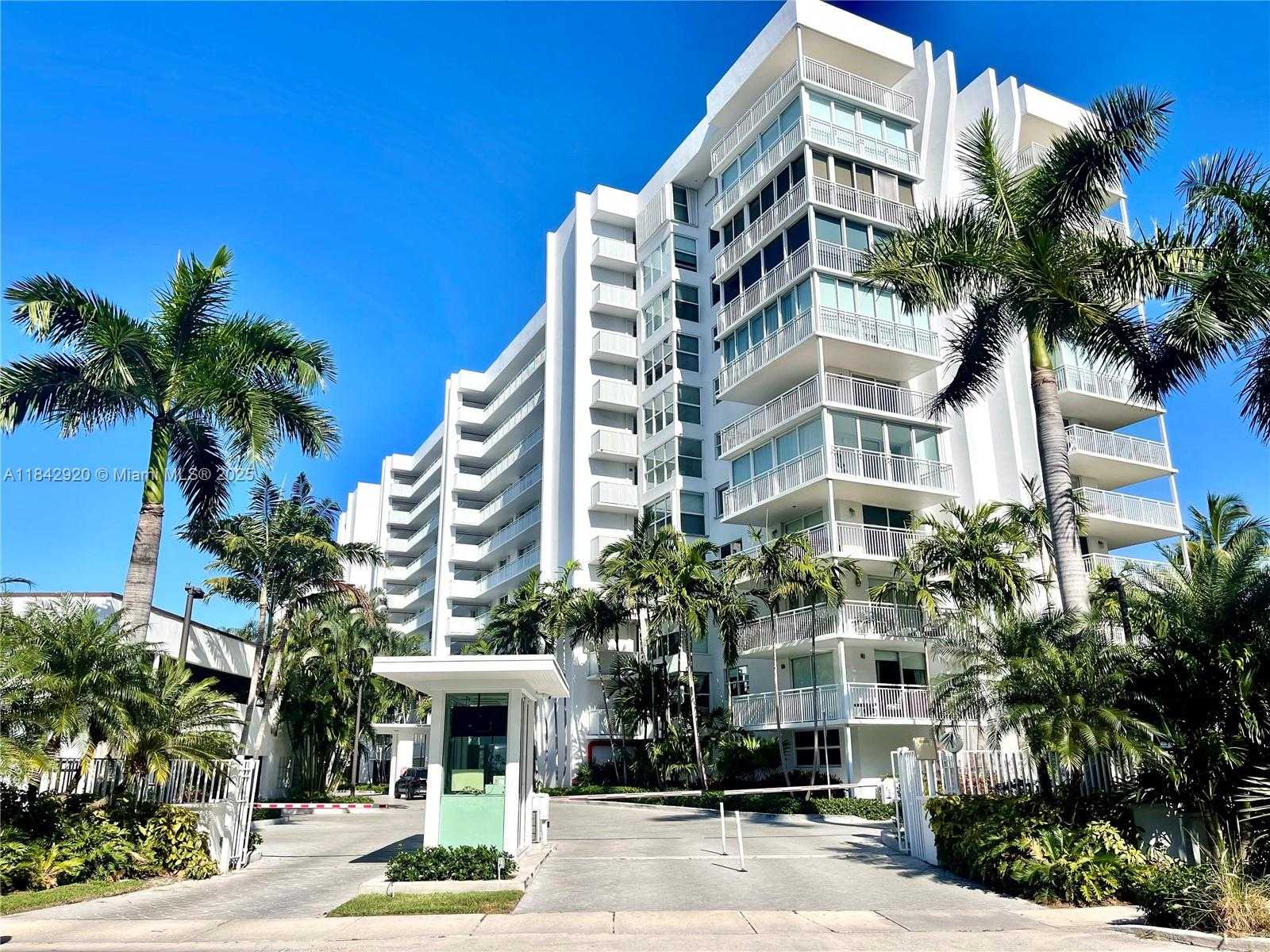 Small Image of 607 OCEAN DR #3K, Key Biscayne Number 2