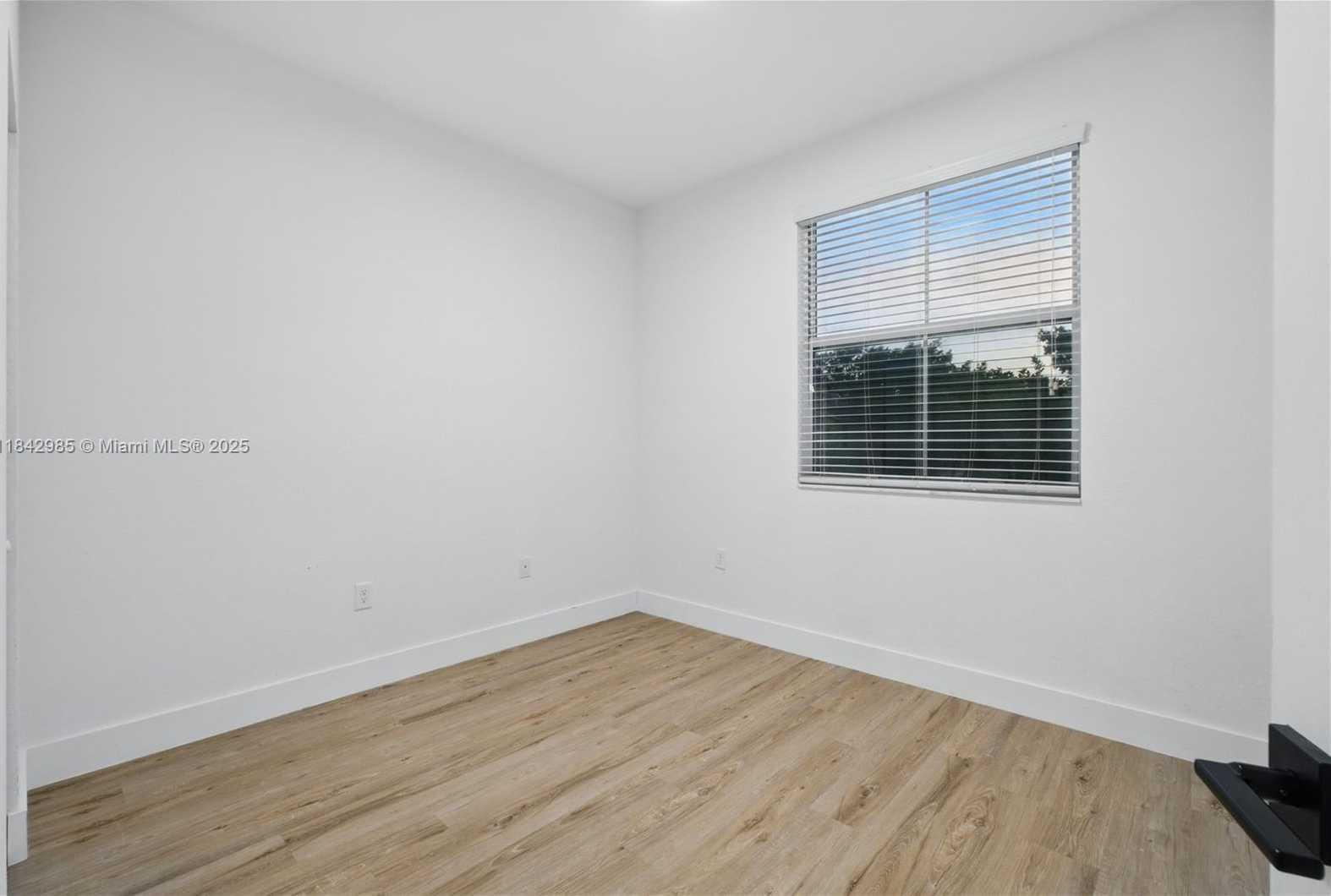 Small Image of 2851 WEST PROSPECT RD #307, Tamarac Number 15