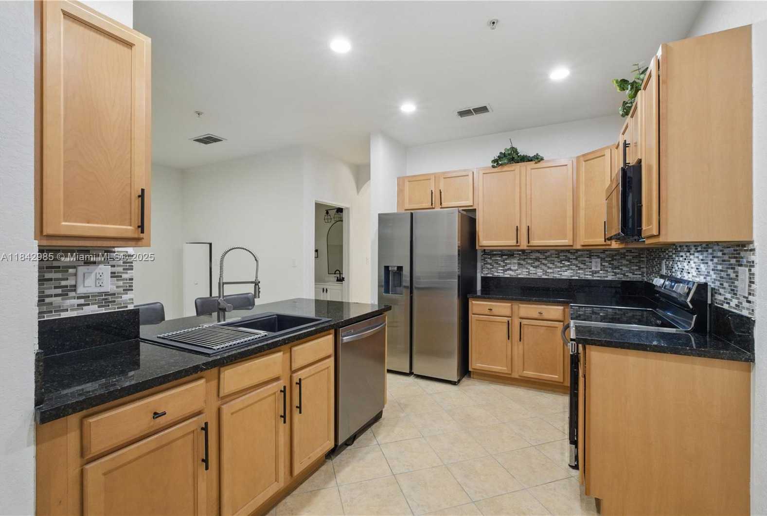 Small Image of 2851 WEST PROSPECT RD #307, Tamarac Number 6