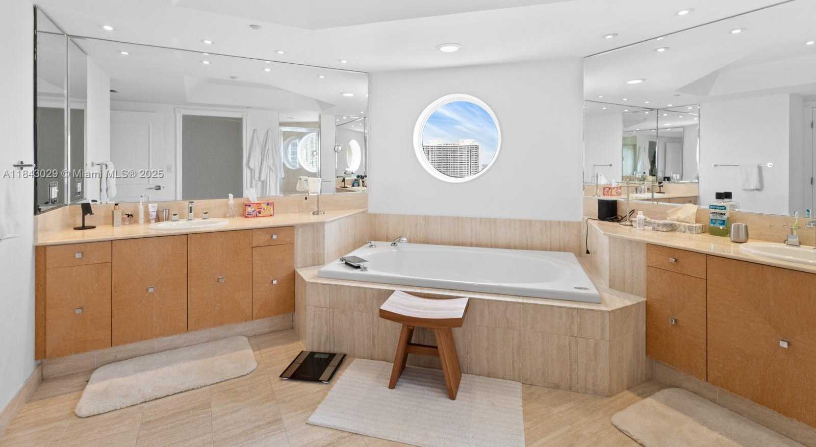 Small Image of 7000 ISLAND BLVD #2202, Aventura Number 13