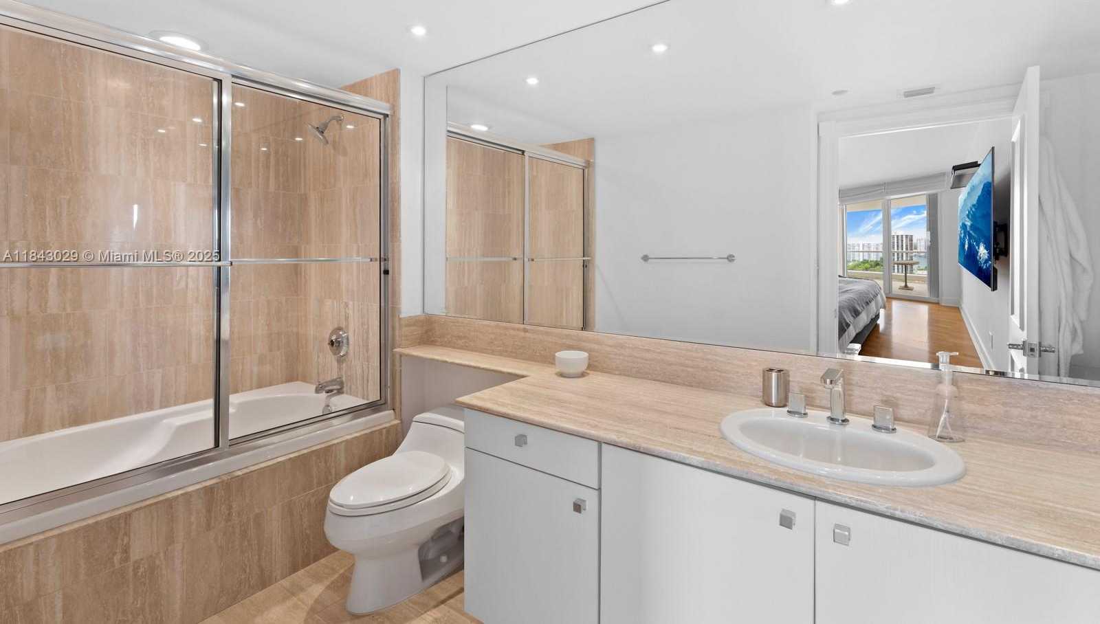 Small Image of 7000 ISLAND BLVD #2202, Aventura Number 21