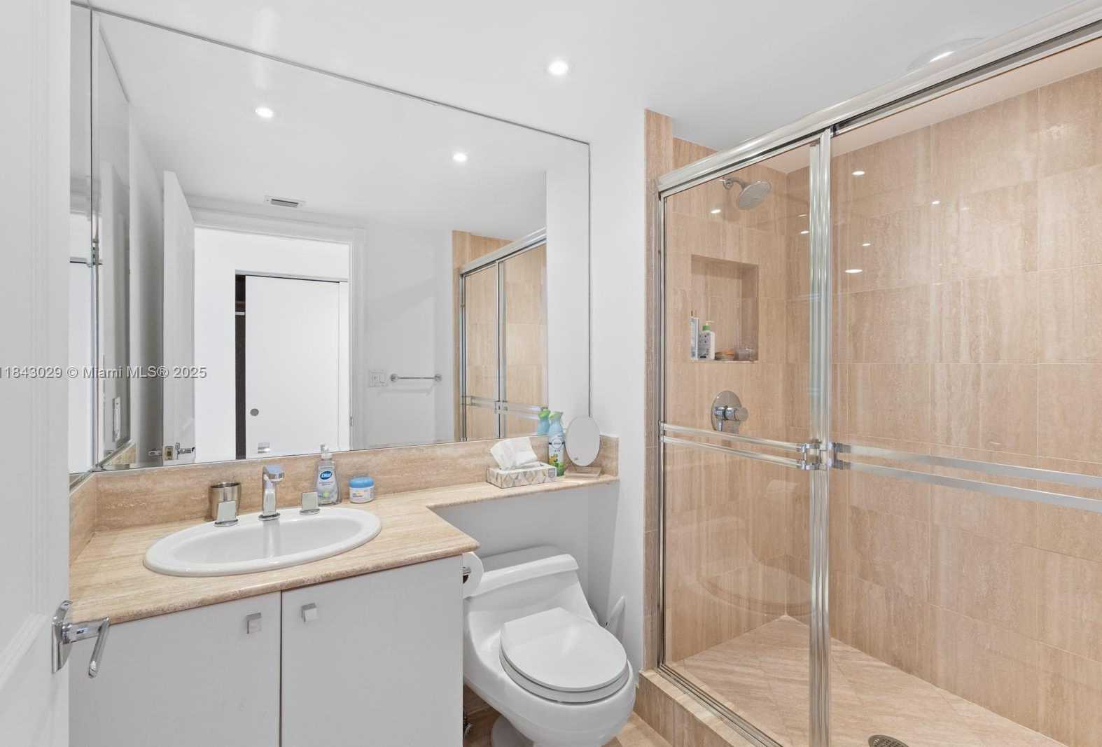 Small Image of 7000 ISLAND BLVD #2202, Aventura Number 23