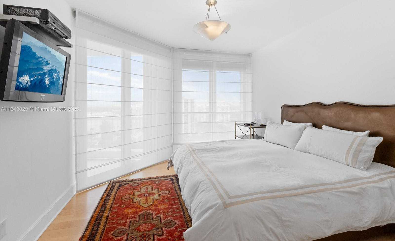 Small Image of 7000 ISLAND BLVD #2202, Aventura Number 24