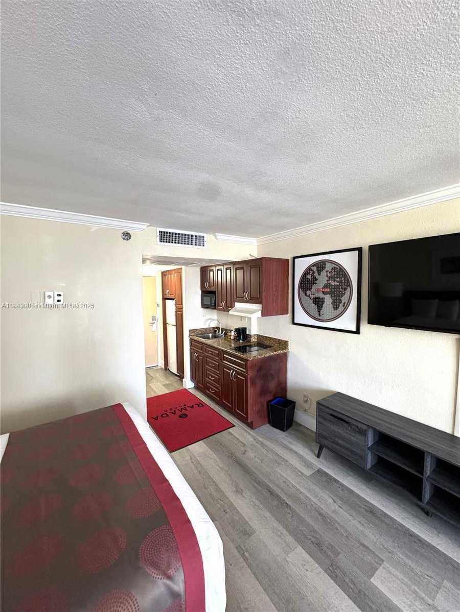 Small Image of 19201 COLLINS AVE #1103, Sunny Isles Beach Number 3